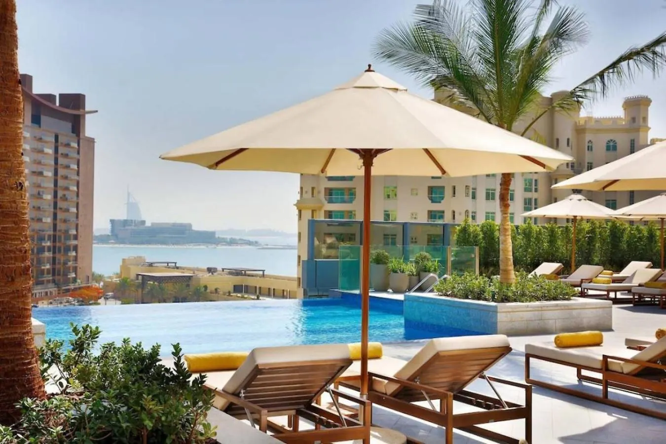 Apartment Iconic Views At The Palm Tower Suite Vista Oases Dubai