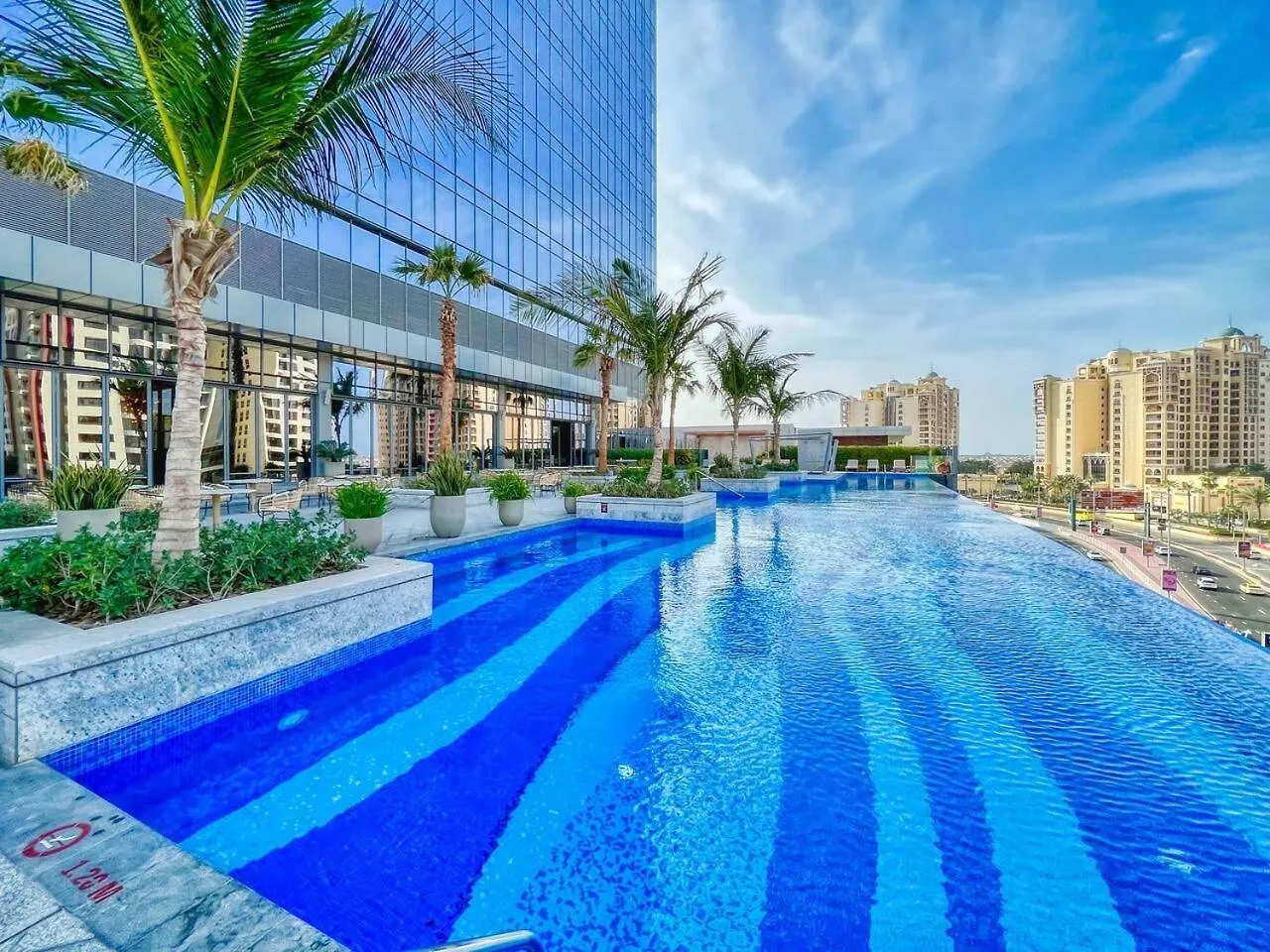 Apartment Iconic Views At The Palm Tower Suite Vista Oases Dubai