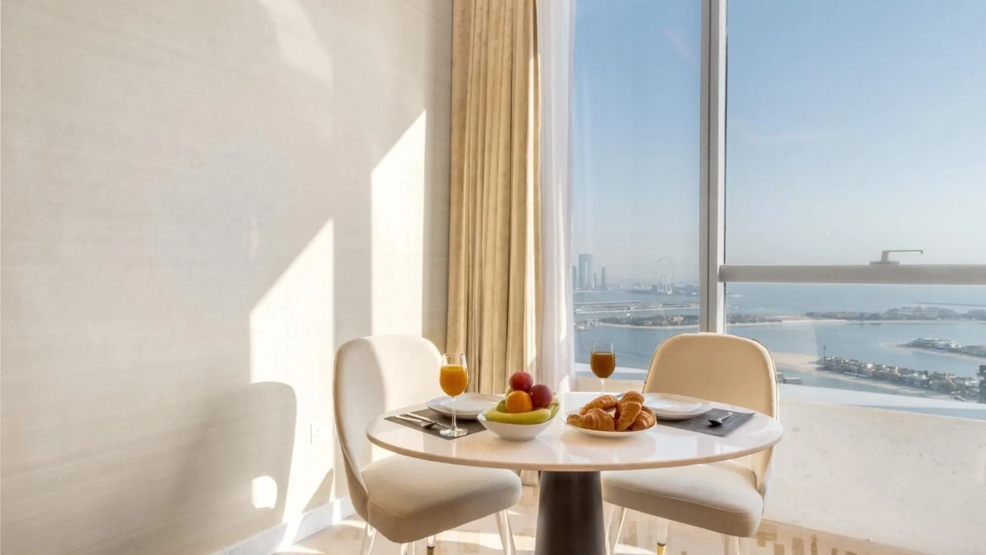Apartment Iconic Views At The Palm Tower Suite Vista Oases Dubai