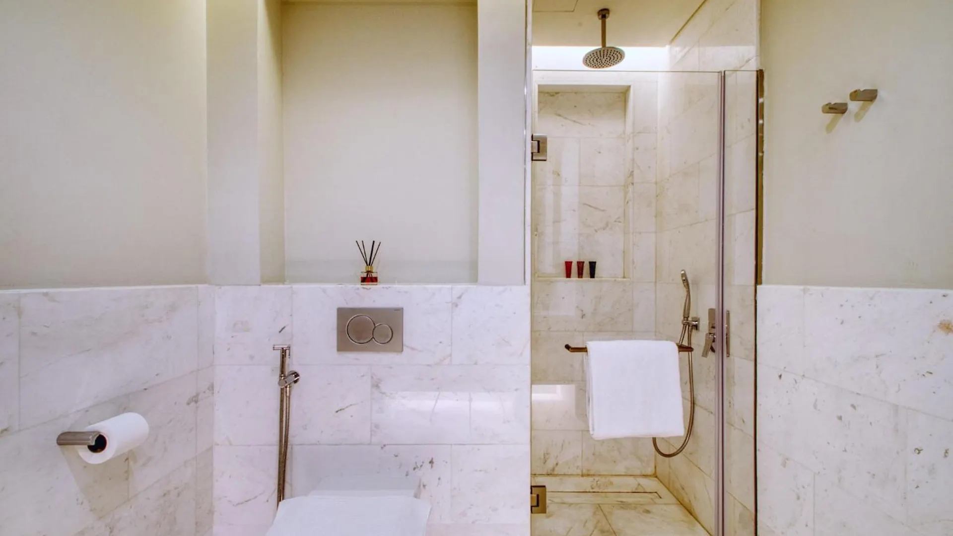 Apartment Iconic Views At The Palm Tower Suite Vista Oases Dubai United Arab Emirates
